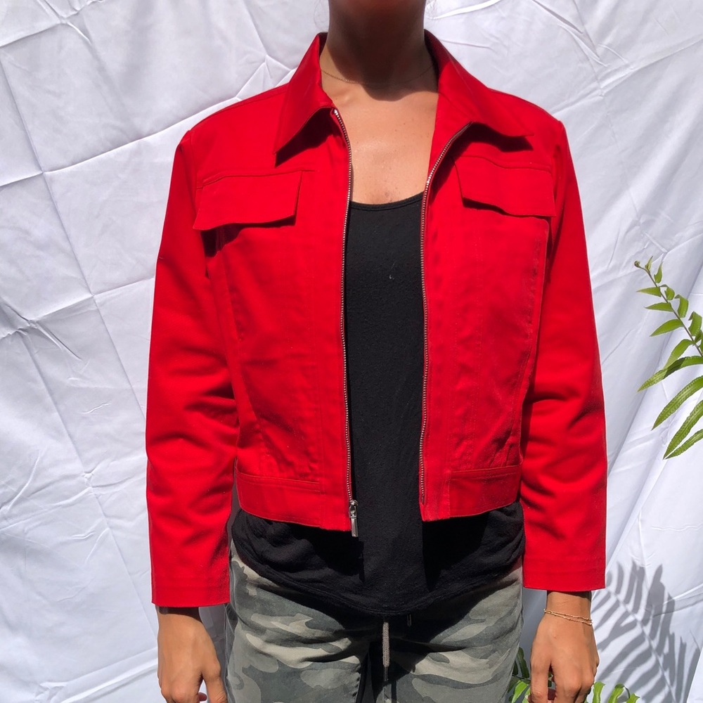 Fun and stylish fit zipper jacket